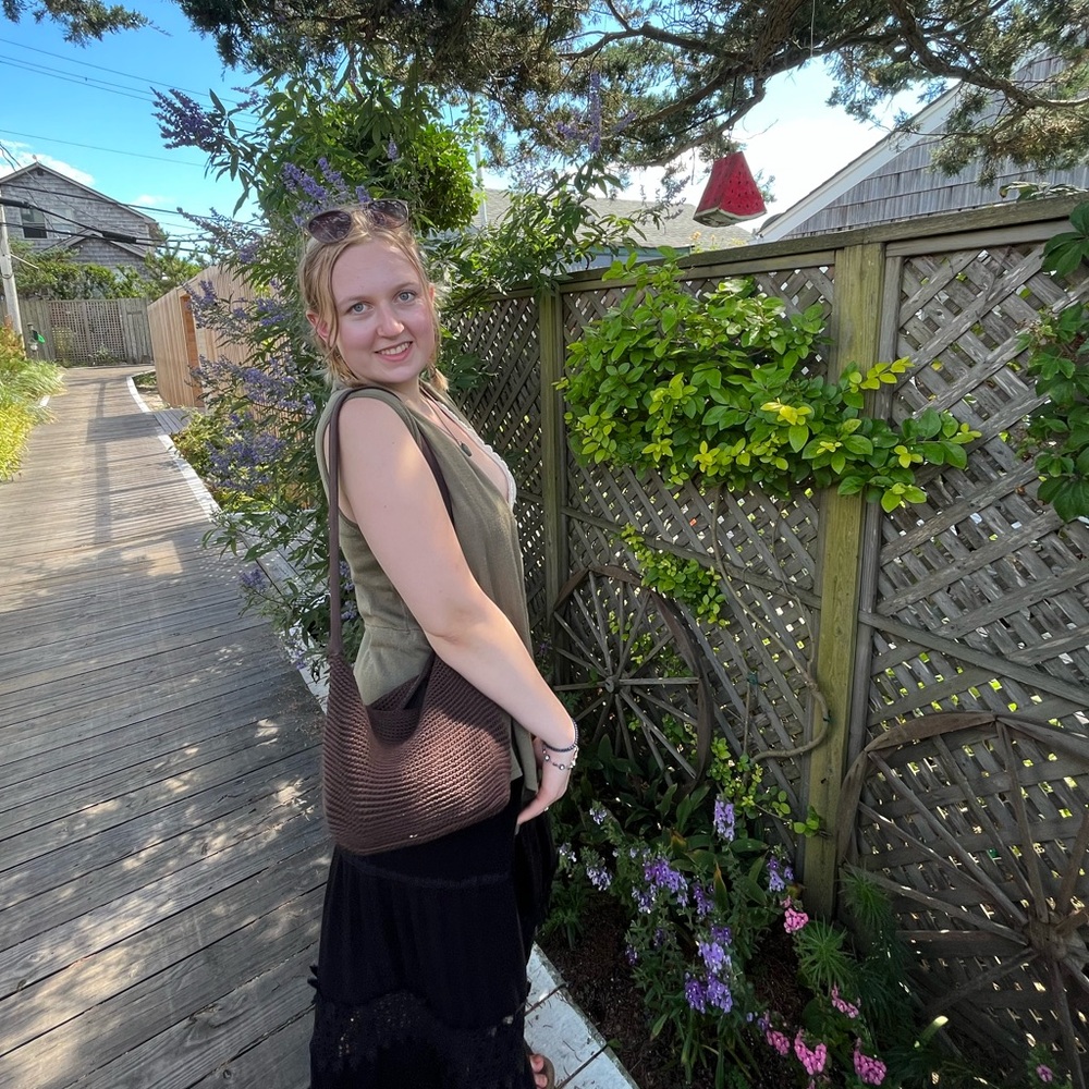 Meet your Posher, Ella